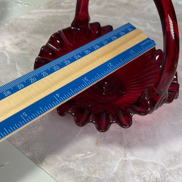 Vintage Fenton Ruby Red thumbprint basket with rose bottom signed - Picture 6 of 7